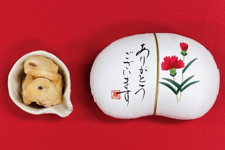 母の日ギフトに迷ったらこれ！カーネーション&メッセージ入り 萬久の豆箱