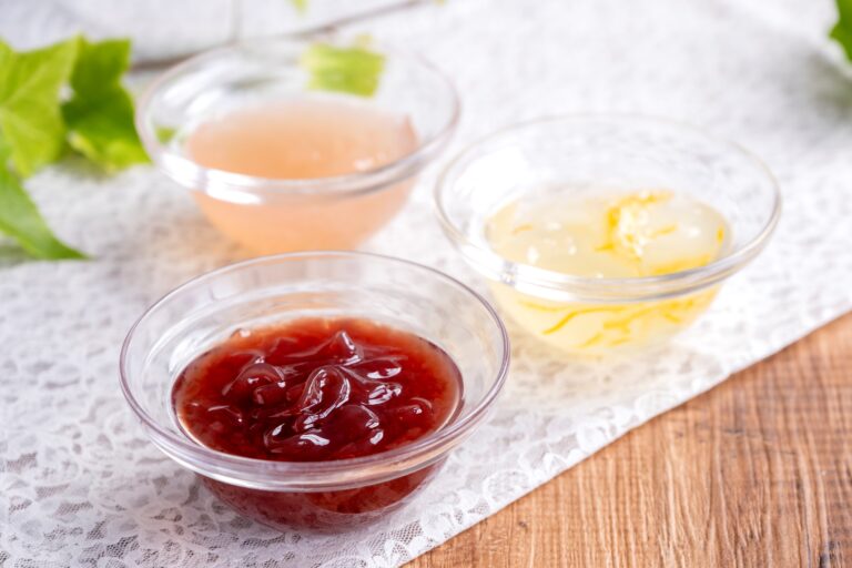 つるり！のどごしが心地よい「畑の葛きりジュレ」。人気の３種を今年も発売しました。