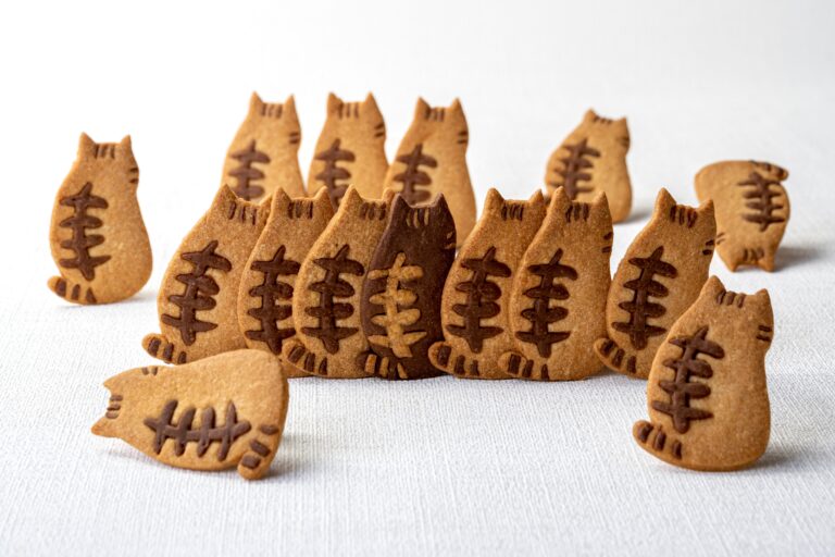 あの「にゃんこトラ」のお菓子に新商品、トラの過去を彷彿させる小さなサブレが缶に入って数量限定で登場！