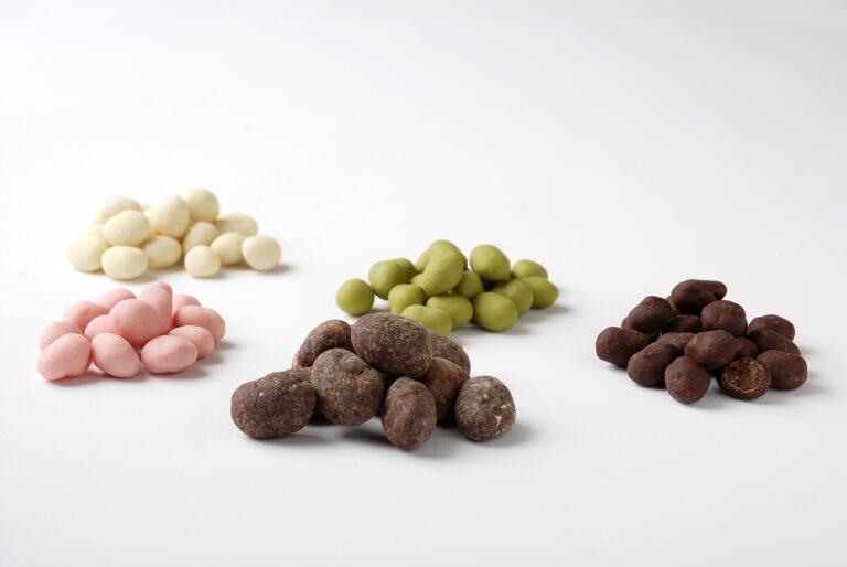 今年も発売、まめや金澤萬久の「かりっとちょこ豆」国産有機大豆使用の全4種には職人こだわりが隠されていた！！