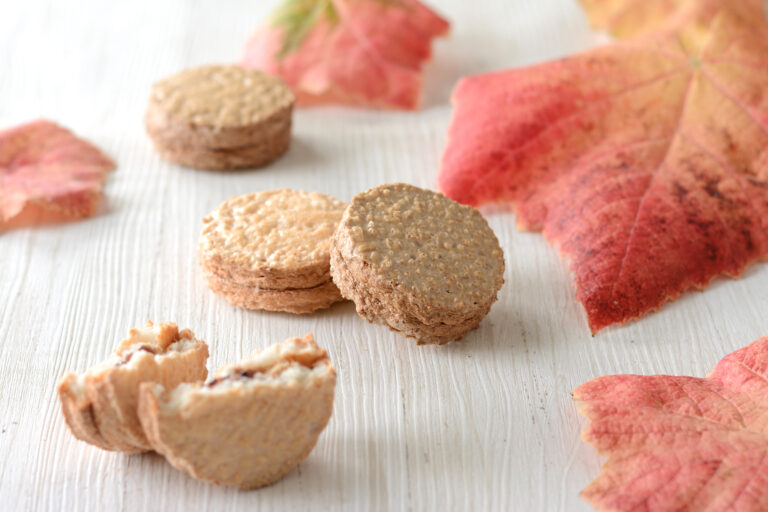 秋は焼き菓子、ぶどうの木の自慢の「収穫月のダクワーズ」を召し上がれ！美味しさを生み出す３つの理由をご紹介します。